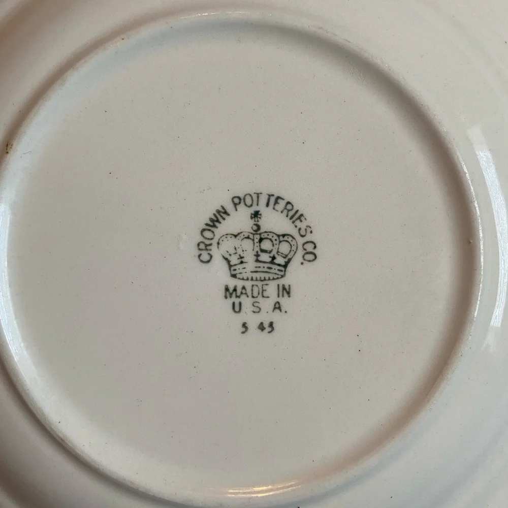 💝 Crown Potteries Co. Small 7-inch Vintage Plate with Rose Pattern - Picture 2 of 9